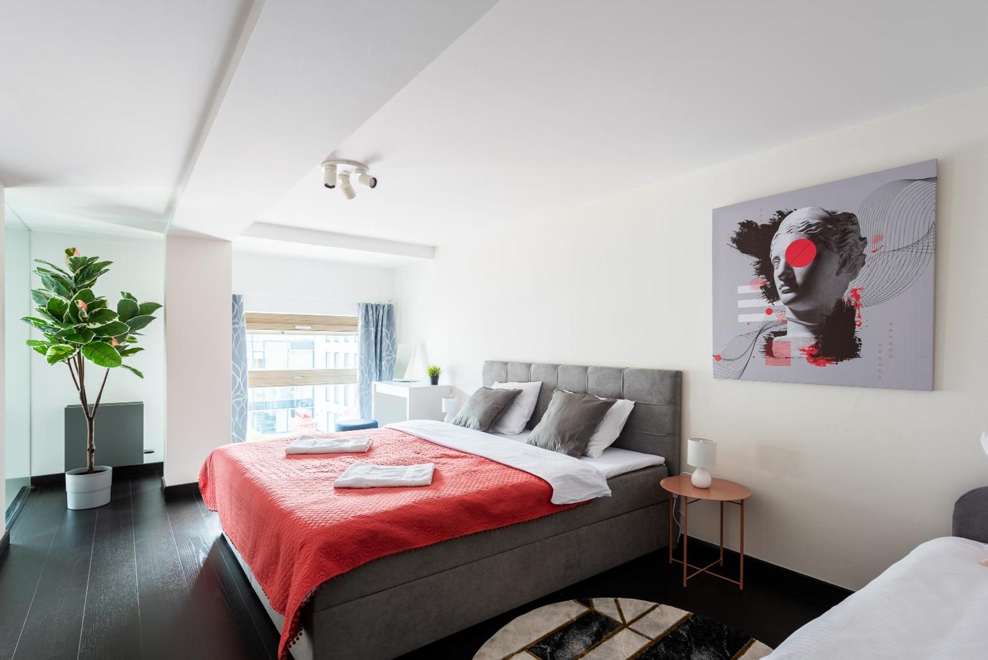 Apartments With Large Balcony, Parking براغ المظهر الخارجي الصورة