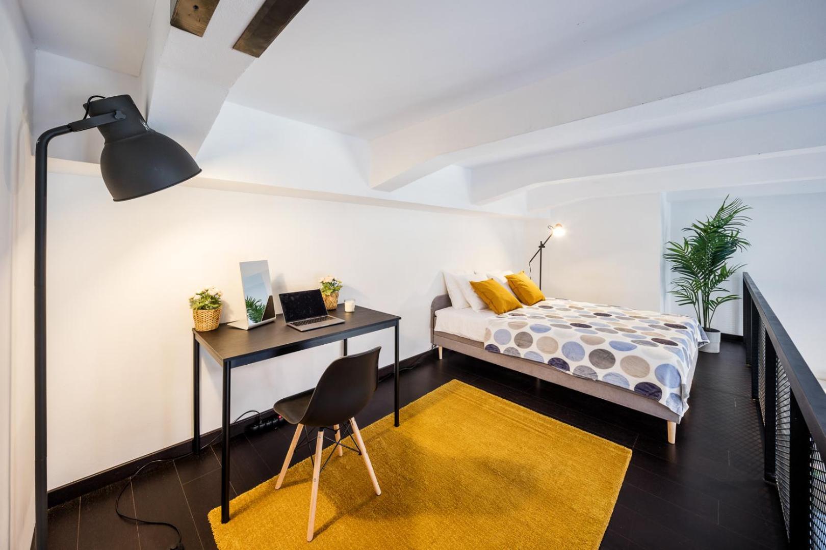 Apartments With Large Balcony, Parking براغ المظهر الخارجي الصورة