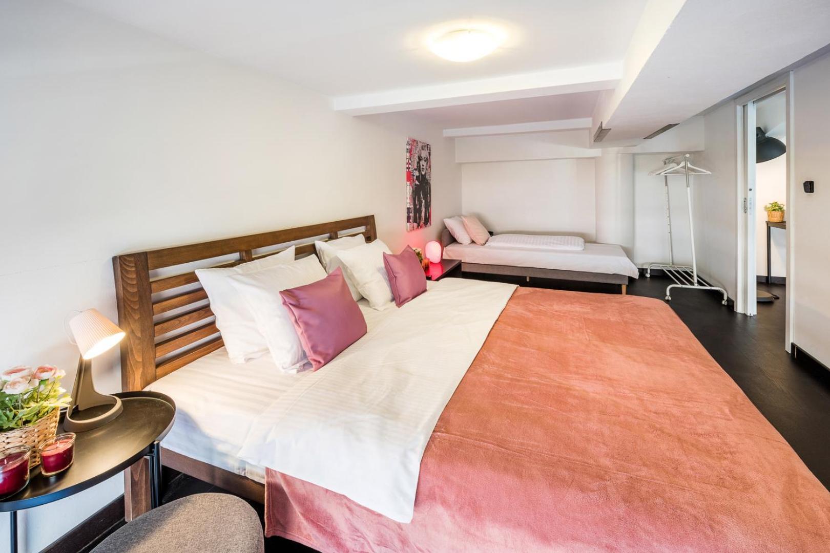 Apartments With Large Balcony, Parking براغ المظهر الخارجي الصورة