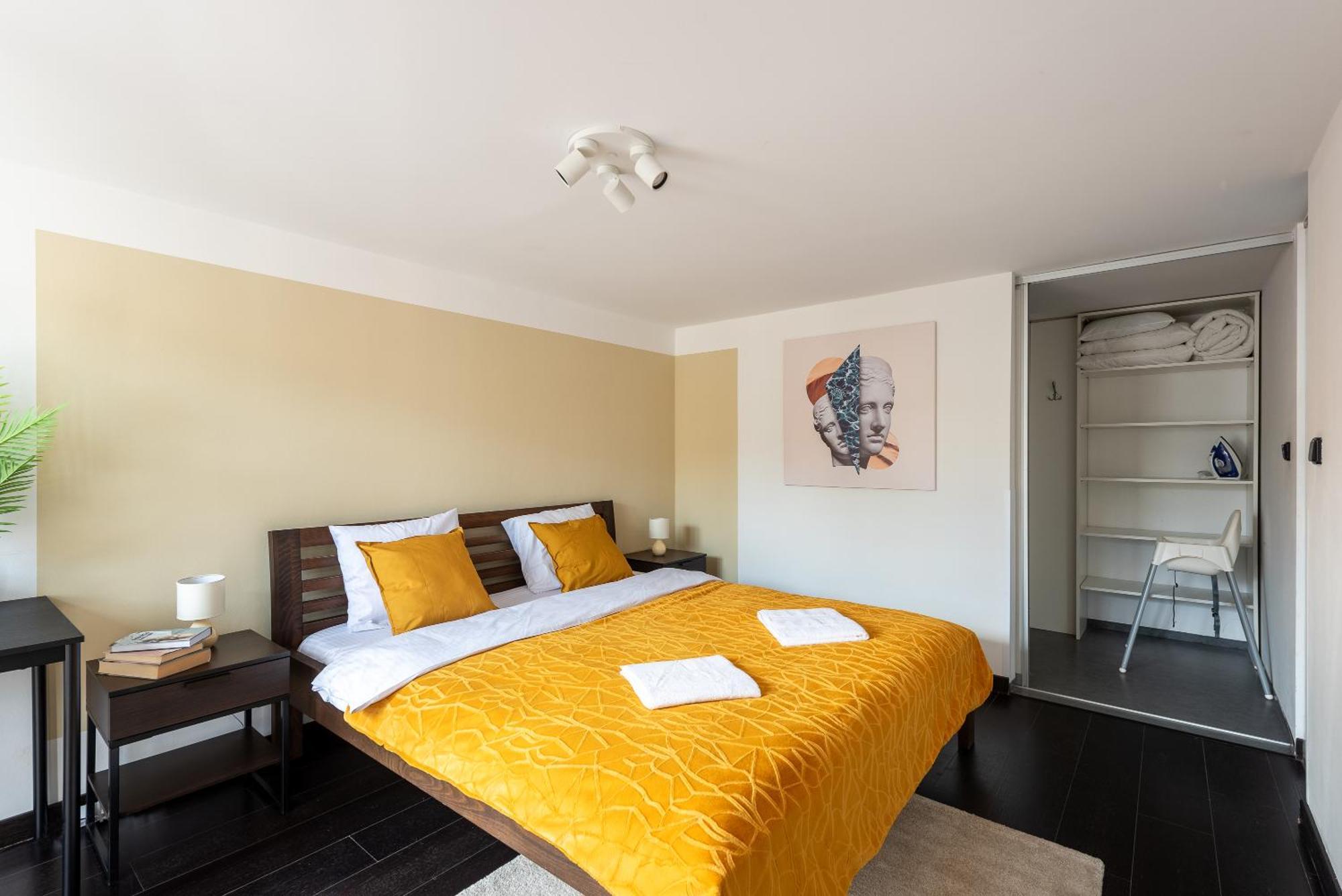 Apartments With Large Balcony, Parking براغ المظهر الخارجي الصورة