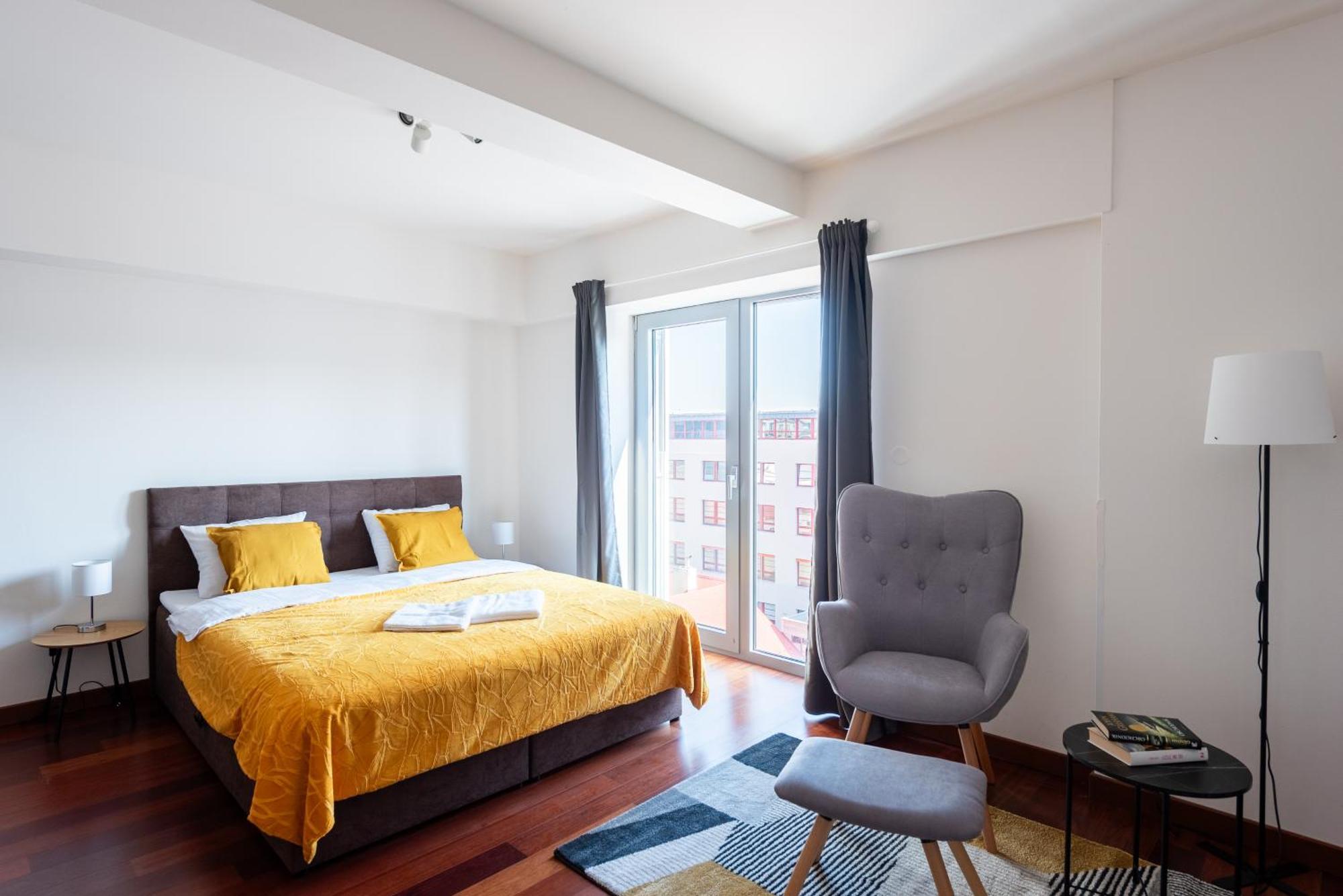 Apartments With Large Balcony, Parking براغ المظهر الخارجي الصورة