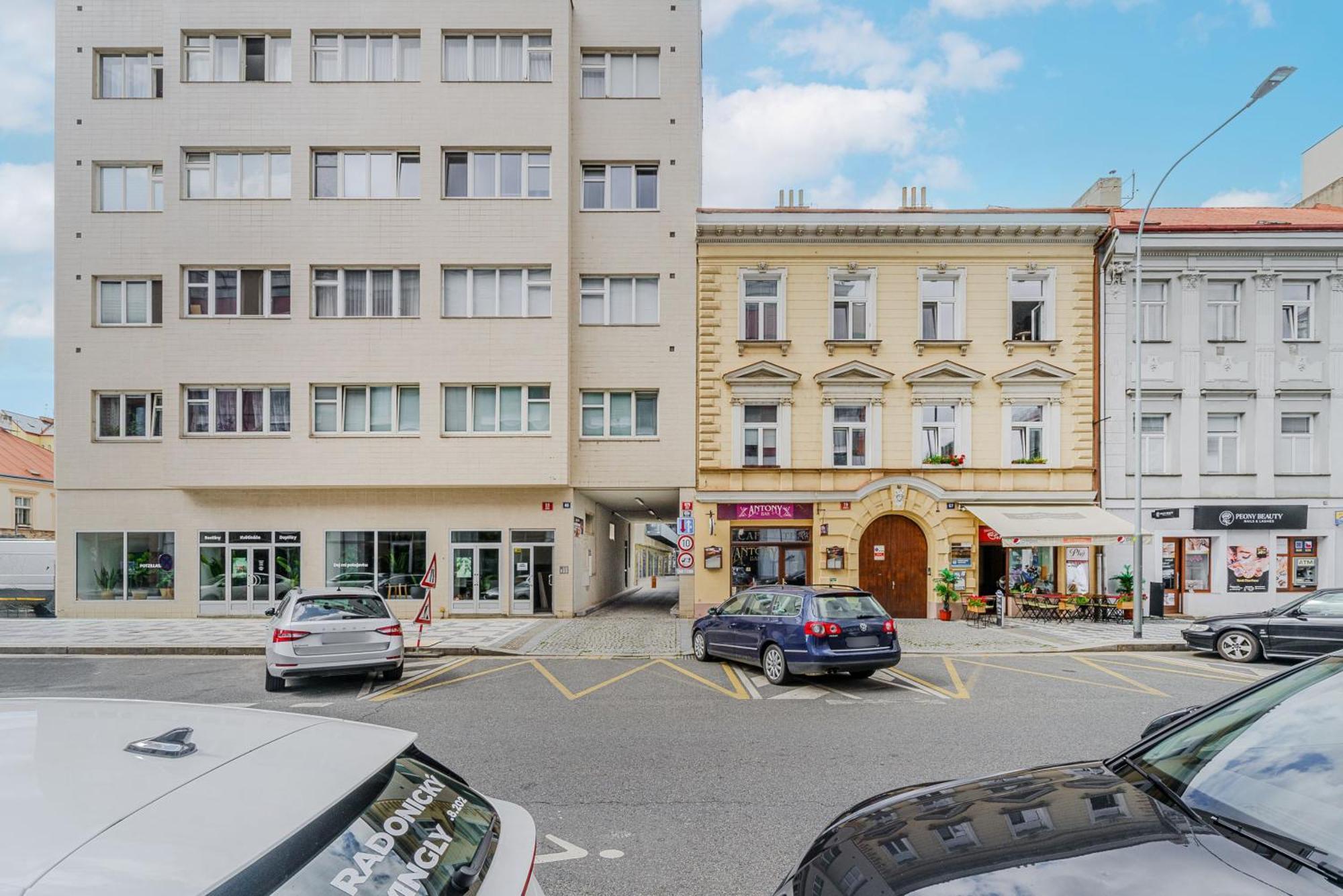 Apartments With Large Balcony, Parking براغ المظهر الخارجي الصورة