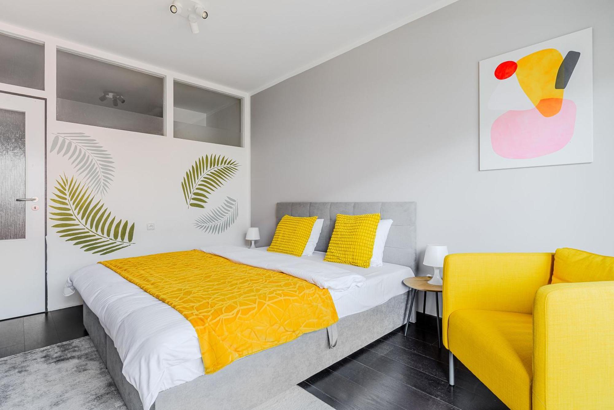 Apartments With Large Balcony, Parking براغ المظهر الخارجي الصورة
