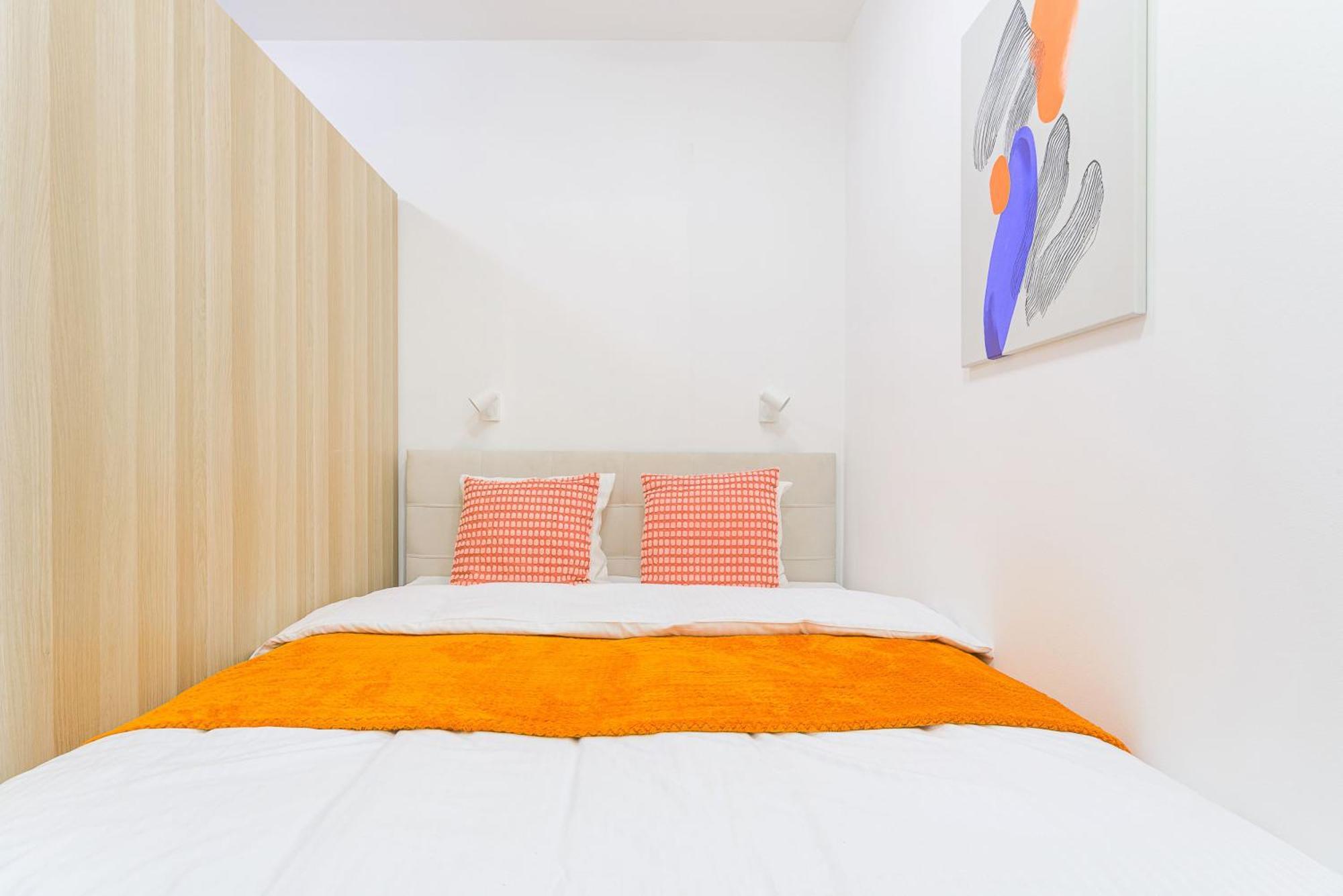 Apartments With Large Balcony, Parking براغ المظهر الخارجي الصورة